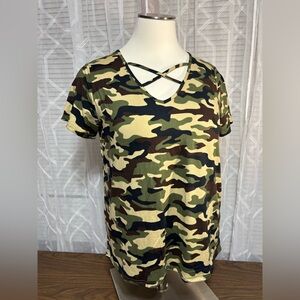 NWT Coco and Shay XXL ladies, camo tee Kris Kross cage, neck line 24” p2p 27” L